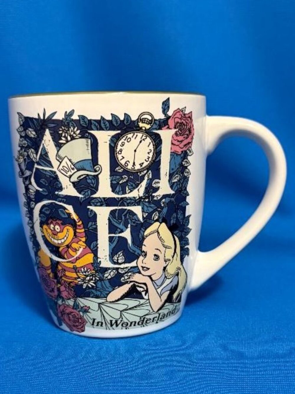 NEW HUGE DISNEY GORGEOUS ALICE IN WONDERLAND & CHESHIRE CAT 25 OZ MUG / CUP